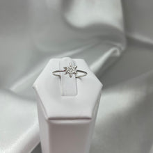 Load image into Gallery viewer, Size 6.75 Sterling Silver Snowflake Ring
