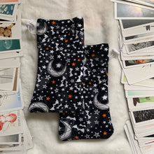 Load image into Gallery viewer, Stars, Bats and Crescent Moons Print Tarot Cats Bag

