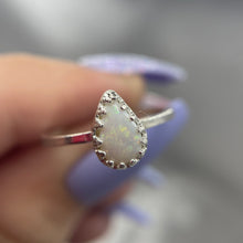 Load image into Gallery viewer, S 7.5 Sterling Silver Australian Opal Ring

