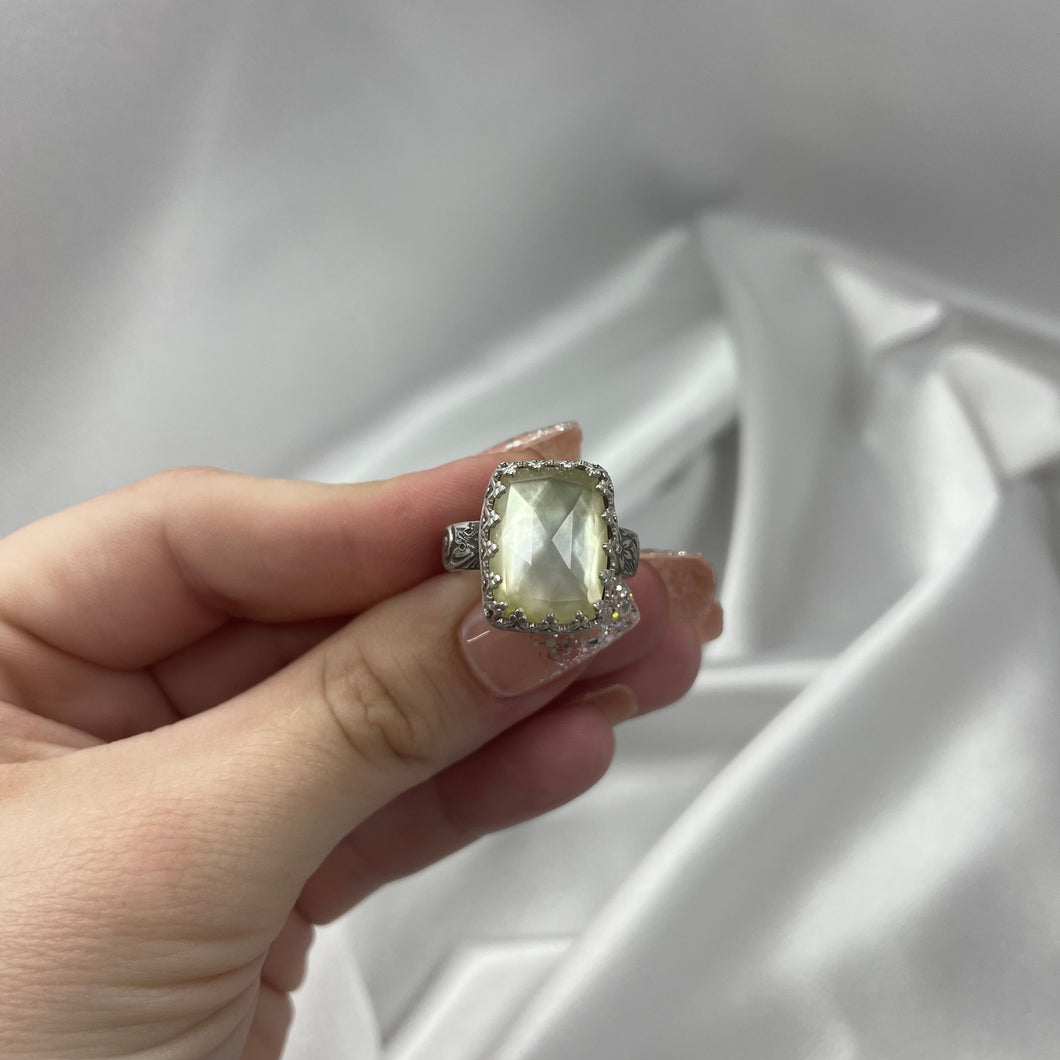 Size 8 Sterling Silver and Mother of Pearl Doublet Ring